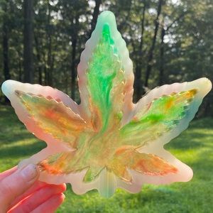 ❤️GlowInTheDark Ashtray/Decor✨